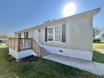 /international/us/3701-2nd-st-coralville-ia-110105974192/