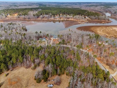 /international/us/410-terrapin-pointe-road-hodges-sc-110105392403/