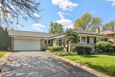 /international/us/807-e-golfview-drive-mount-prospect-il-110108476823/