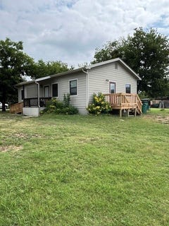 /international/us/1310-n-mesquite-street-n-goldthwaite-tx-110108496588/