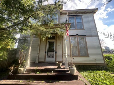 /international/us/111-s-cherry-st-lamoni-ia-110102387720/