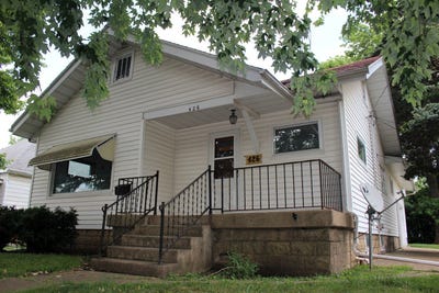 /international/us/426-s-clinton-street-clinton-il-110108694806/