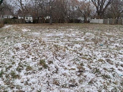 /international/us/1334-alberta-avenue-burton-mi-110105862046/