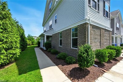 /international/us/301-sikeston-lane-chesapeake-va-110104911008/