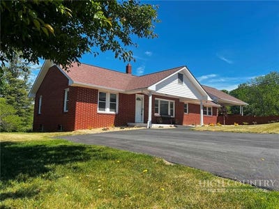 /international/us/290-riverview-drive-sparta-nc-110104220879/