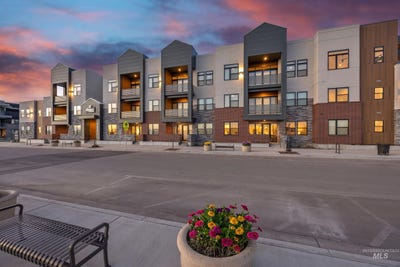 /international/us/4430-e-haystack-st-boise-id-110106952342/