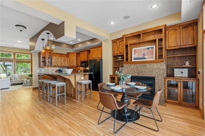 /international/us/326-e-travelers-trail-burnsville-mn-110100847715/?lang=en