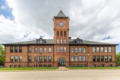 /international/us/411-prospect-204-avenue-galena-il-110106718897/