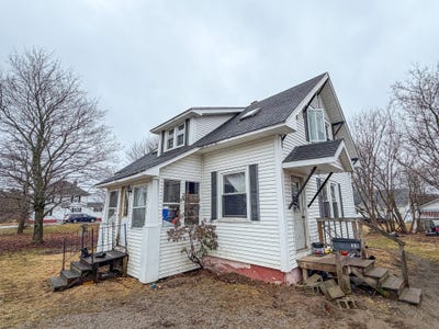 /international/us/33-lakeview-street-lincoln-me-110107830392/