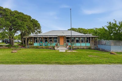 /international/us/113-palmetto-ave-rockport-tx-110108489810/