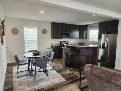 /international/us/332-kingsway-dr-north-mankato-mn-110105476286/