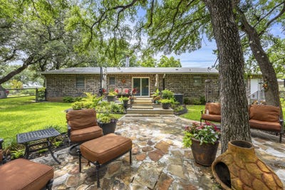 /international/us/207-s-brook-street-san-saba-tx-110107951929/