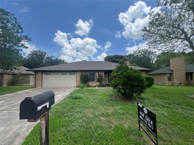 /international/us/146-forest-dr-seguin-tx-110101011219/