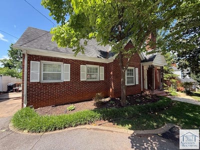 /international/us/406-hairston-street-martinsville-va-110107825036/