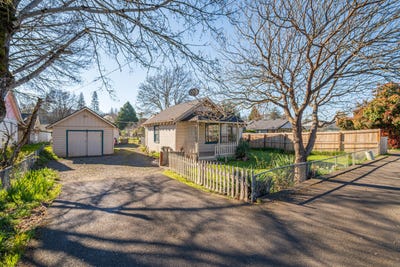 /international/us/407-s-shasta-avenue-eagle-point-or-110106561057/