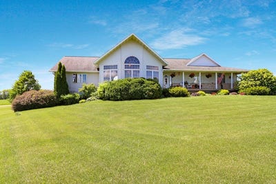 /international/us/392-27th-street-new-auburn-wi-110101073917/