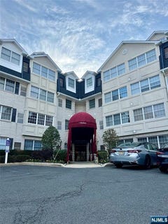 /international/us/131-clinton-place-hackensack-nj-110107717877/