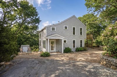 /international/us/18-wood-duck-way-edgartown-ma-110107830022/