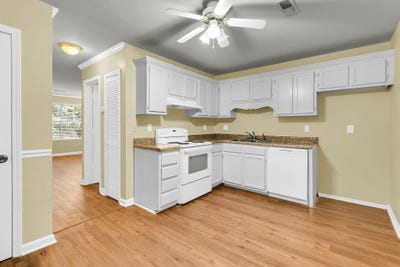 /international/us/6239-lucille-drive-north-charleston-sc-110102739381/