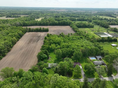 /international/us/13817-s-log-cabin-road-three-oaks-mi-110108352445/