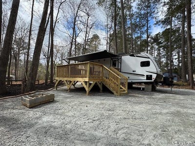 /international/us/18-blackfoot-trail-bracey-va-110098377720/?lang=zh-tw