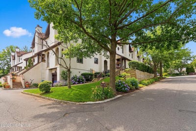 /international/us/22-tower-hill-drive-red-bank-nj-110107415539/