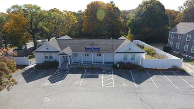 /international/us/677-w-west-main-street-hyannis-ma-110095690713/