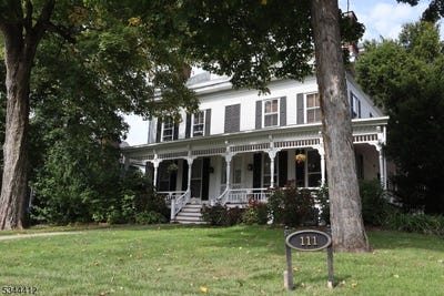 /international/us/111-center-st-clinton-town-nj-110099893396/