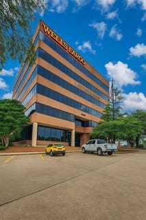 /international/us/222-615-s-sidney-baker-kerrville-tx-110100126069/
