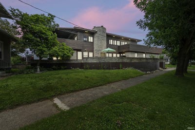 /international/us/1208-delta-boulevard-fort-wayne-in-110100330782/