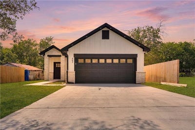 /international/us/402-south-brazos-avenue-bryan-tx-110106761428/