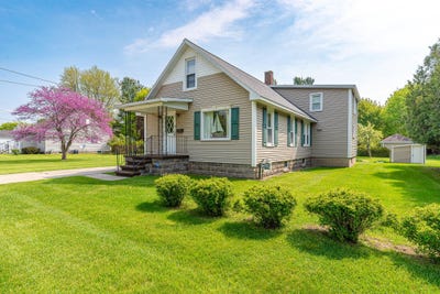 /international/us/817-oak-street-manistee-mi-110108197179/