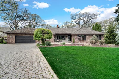 /international/us/9894-w-oakridge-drive-st-john-in-110107876193/