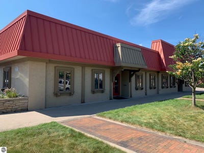 /international/us/126-boardman-avenue-traverse-city-mi-110108444402/
