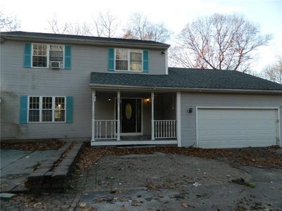 /international/us/19-hilton-drive-johnston-ri-110104481757/