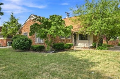 /international/us/20691-wedgewood-drive-grosse-pointe-woods-mi-110109570756/