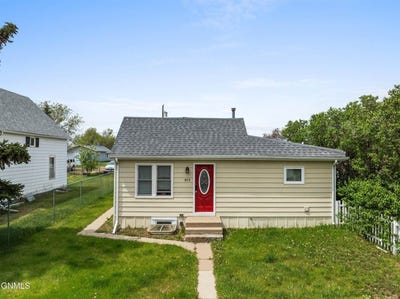 /international/us/815-5th-avenue-west-williston-nd-110108451604/