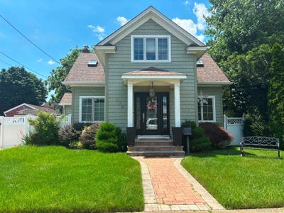 /international/us/238-laclede-avenue-uniondale-ny-110109337727/