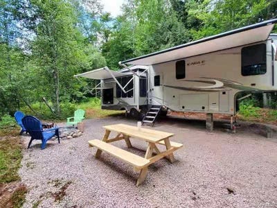 /international/us/64-gale-road-bethel-ny-110108626753/