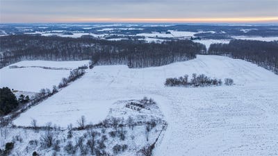 /international/us/6-1-2-avenue-hillsdale-wi-110104480185/