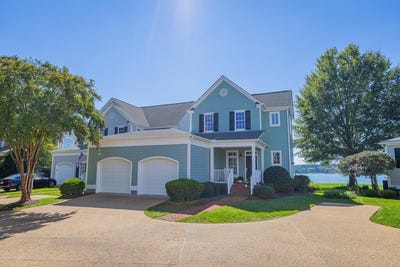 /international/us/82-westbay-drive-kilmarnock-va-110120064279/