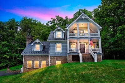 /international/us/3712-crocketts-cove-rd-wytheville-va-110107166067/