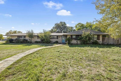 /international/us/1401-brazos-st-marble-falls-tx-110119392590/