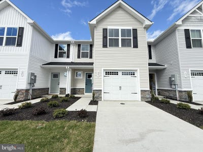 /international/us/647-laurelwood-circle-winchester-va-110106624306/