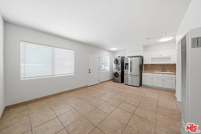 /international/us/6133-orchard-ave-huntington-park-ca-110108717605/