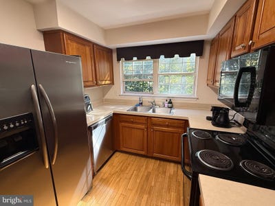 /international/us/12141-chaucer-lane-woodbridge-va-110120829892/