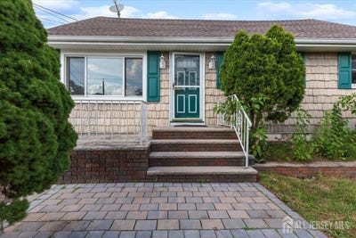 /international/us/18-westbury-road-iselin-nj-110100721837/