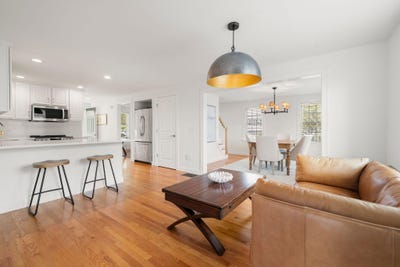 /international/us/10-bluestone-terrace-east-sandwich-ma-110108303767/