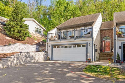 /international/us/421-e-lake-street-waconia-mn-110108544647/