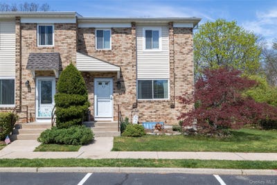 /international/us/83-town-house-drive-massapequa-park-ny-110107478534/